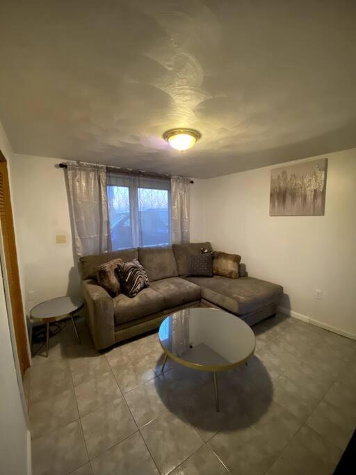 Glorious Suite Near Downtown With Washer/Dryer Gloucester Exteriör bild